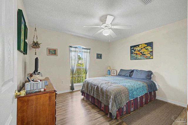 7654 Manatee St, Navarre, FL 32566