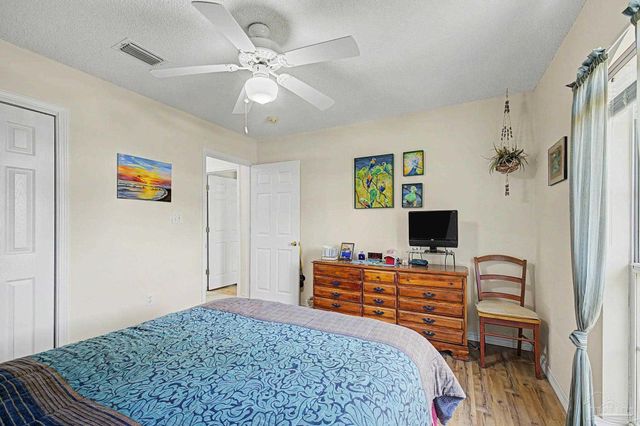 7654 Manatee St, Navarre, FL 32566
