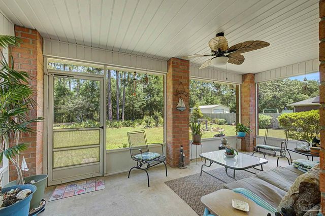 7654 Manatee St, Navarre, FL 32566