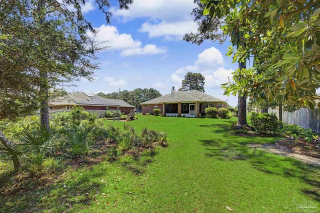 7654 Manatee St, Navarre, FL 32566