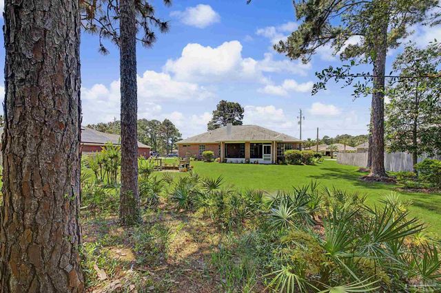 7654 Manatee St, Navarre, FL 32566