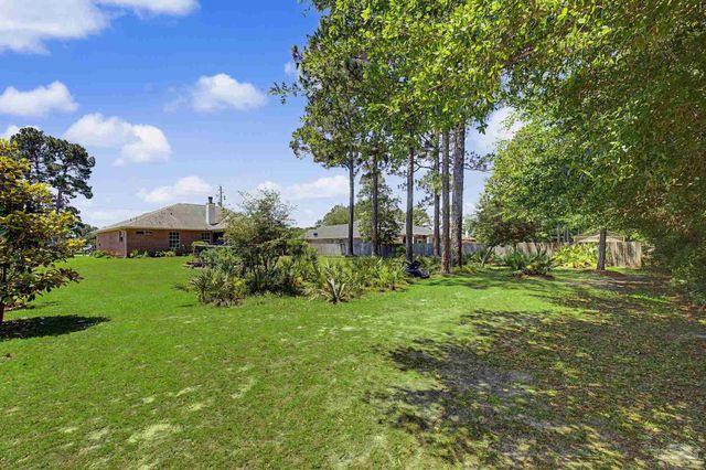7654 Manatee St, Navarre, FL 32566