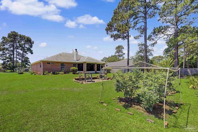 7654 Manatee St, Navarre, FL 32566