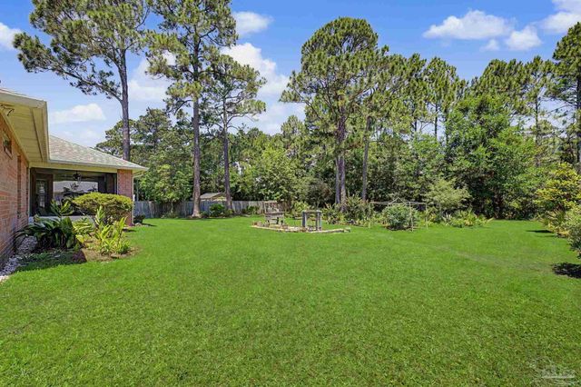 7654 Manatee St, Navarre, FL 32566