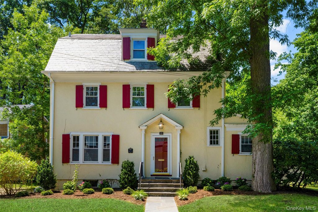 121 Walworth Avenue, Scarsdale, NY 10583