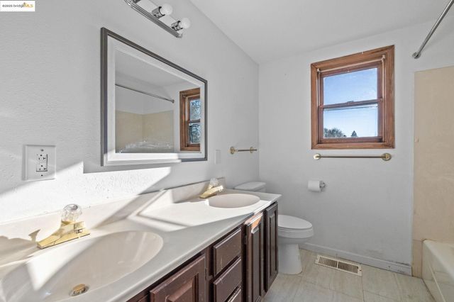 20734 Hemlock St, Groveland, CA 95370