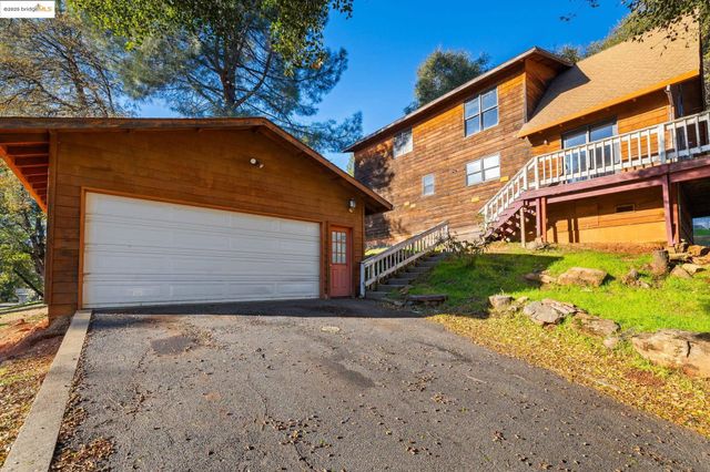 20734 Hemlock St, Groveland, CA 95370