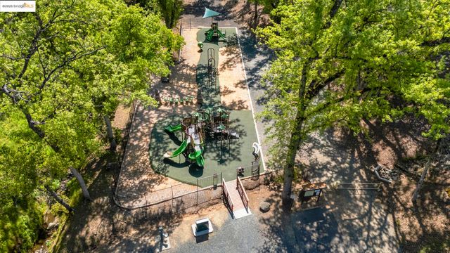 20734 Hemlock St, Groveland, CA 95370