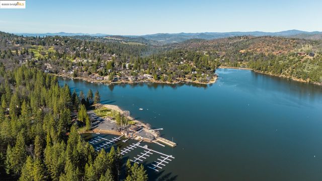 20734 Hemlock St, Groveland, CA 95370