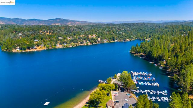 20734 Hemlock St, Groveland, CA 95370