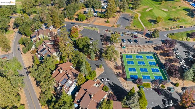 20734 Hemlock St, Groveland, CA 95370