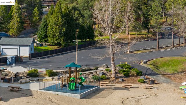 20734 Hemlock St, Groveland, CA 95370