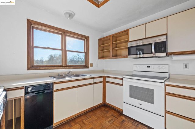 20734 Hemlock St, Groveland, CA 95370