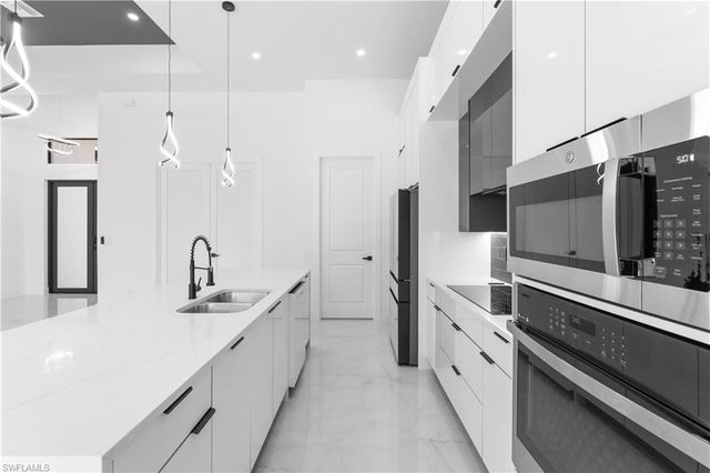 3414 W Gator CIR, Cape Coral, FL 33909