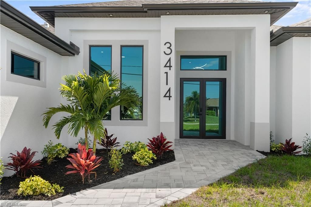 Image 4 of property listing at 3414 W Gator CIR, Cape Coral, FL 33909