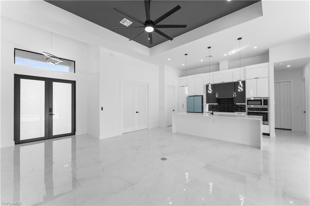 Image 5 of property listing at 3414 W Gator CIR, Cape Coral, FL 33909