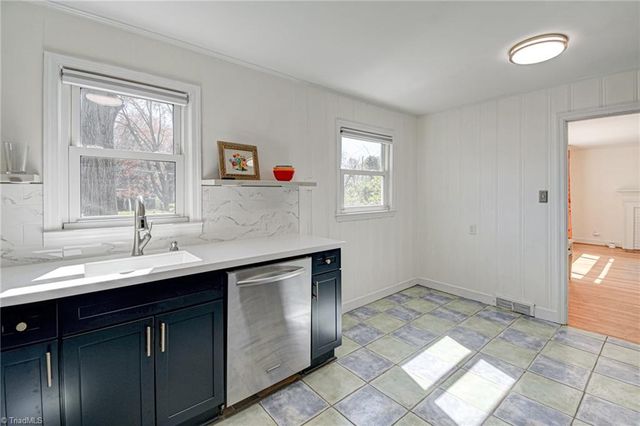 2229 Cherokee Lane, Winston-salem, NC 27103