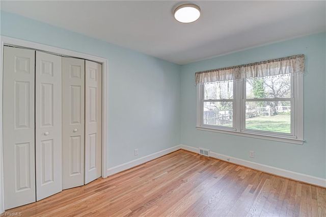 2229 Cherokee Lane, Winston-salem, NC 27103