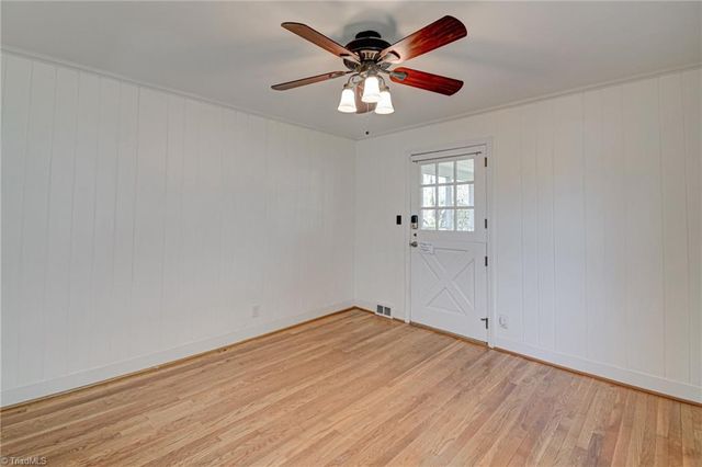 2229 Cherokee Lane, Winston-salem, NC 27103