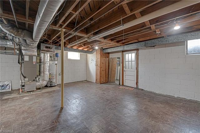 2229 Cherokee Lane, Winston-salem, NC 27103