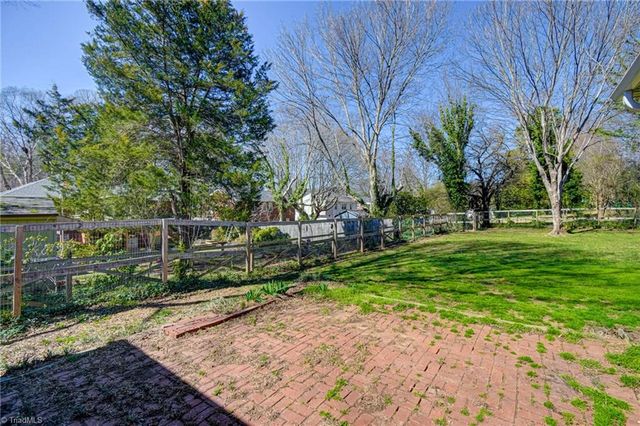 2229 Cherokee Lane, Winston-salem, NC 27103