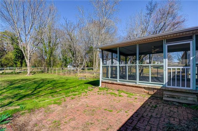 2229 Cherokee Lane, Winston-salem, NC 27103