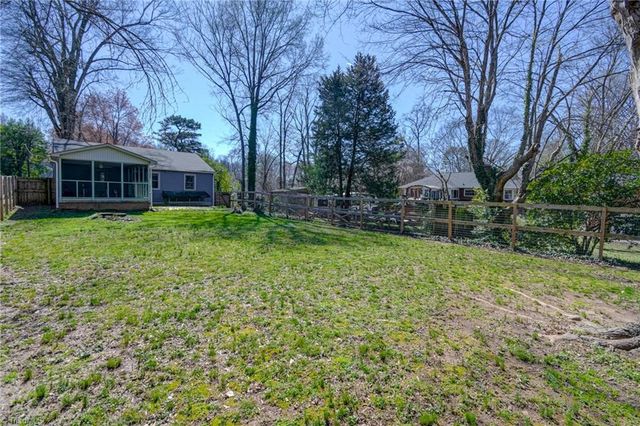 2229 Cherokee Lane, Winston-salem, NC 27103