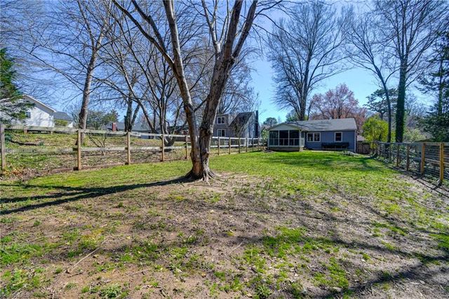 2229 Cherokee Lane, Winston-salem, NC 27103