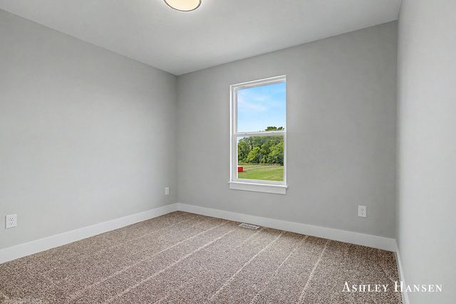 117 Chase Nw, Kent City Vllg, MI 49330