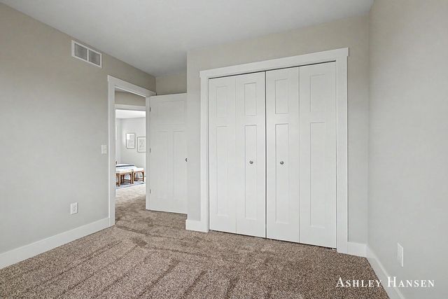 117 Chase Nw, Kent City Vllg, MI 49330