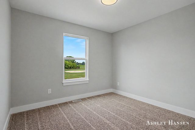 117 Chase Nw, Kent City Vllg, MI 49330