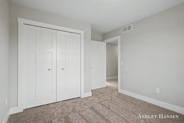 117 Chase Nw, Kent City Vllg, MI 49330