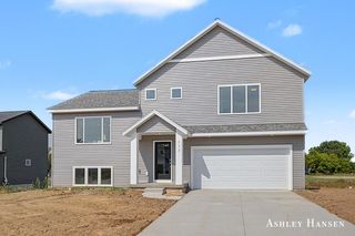 117 Chase Nw, Kent City Vllg, MI 49330