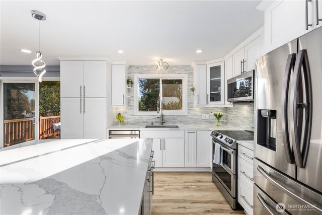 2610 211th Avenue E, Lake Tapps, WA 98391