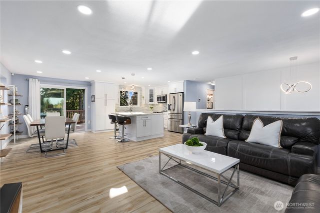 2610 211th Avenue E, Lake Tapps, WA 98391