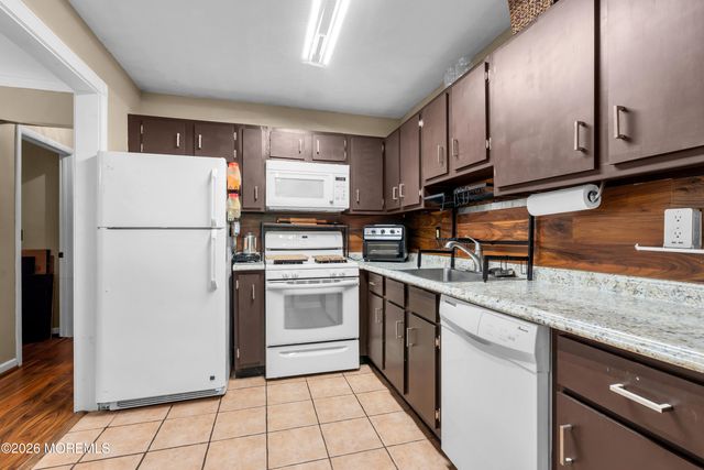405 Geranium Court, Jackson, NJ 08527