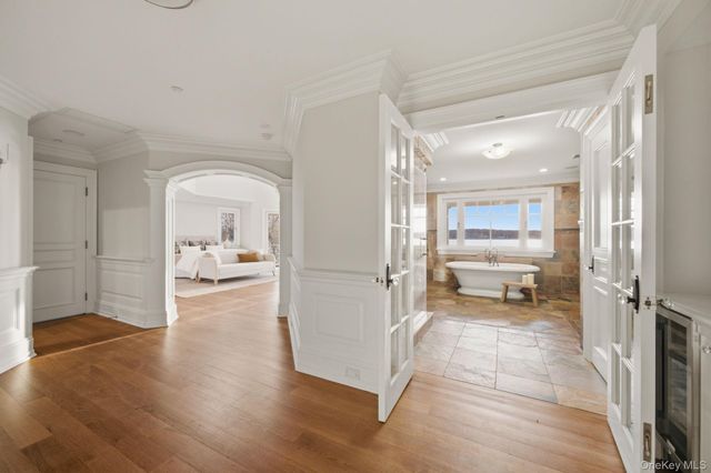 29 Gaul Road S, East Setauket, NY 11733
