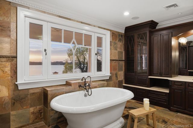 29 Gaul Road S, East Setauket, NY 11733