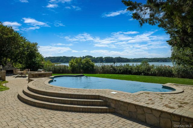 29 Gaul Road S, East Setauket, NY 11733