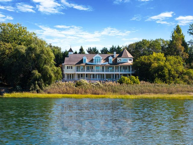 29 Gaul Road S, East Setauket, NY 11733