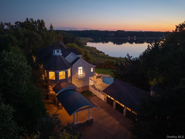 29 Gaul Road S, East Setauket, NY 11733