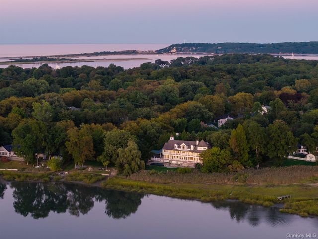 29 Gaul Road S, East Setauket, NY 11733