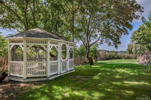 29 Gaul Road S, East Setauket, NY 11733