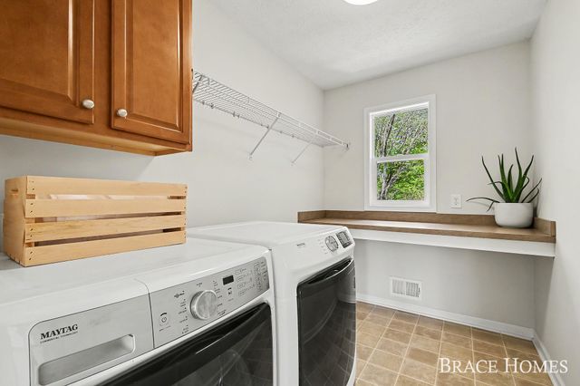 3726 Atwater Hills Court NE, Grand Rapids, MI 49525