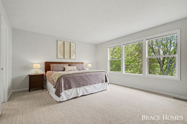 3726 Atwater Hills Court NE, Grand Rapids, MI 49525