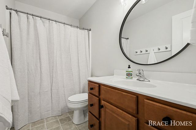 3726 Atwater Hills Court NE, Grand Rapids, MI 49525