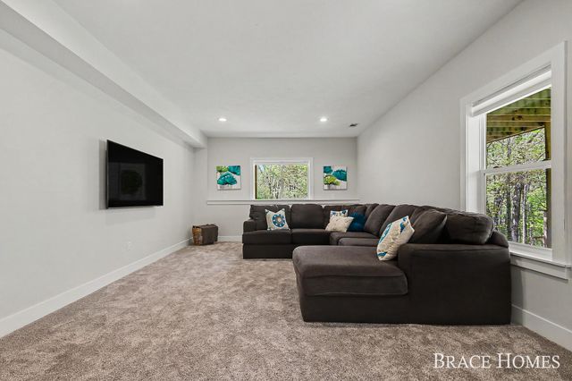 3726 Atwater Hills Court NE, Grand Rapids, MI 49525