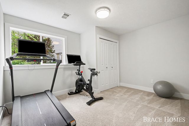 3726 Atwater Hills Court NE, Grand Rapids, MI 49525