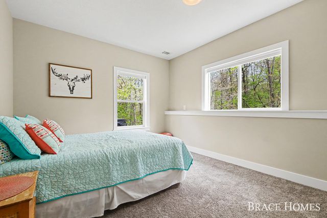 3726 Atwater Hills Court NE, Grand Rapids, MI 49525