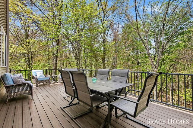 3726 Atwater Hills Court NE, Grand Rapids, MI 49525